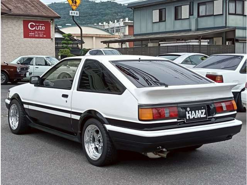 COROLLA LEVIN