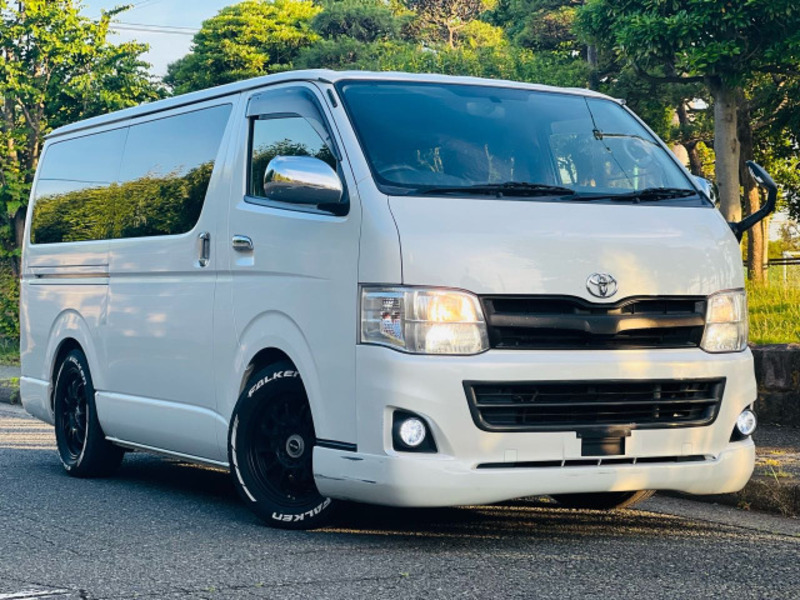 TOYOTA HIACE VAN