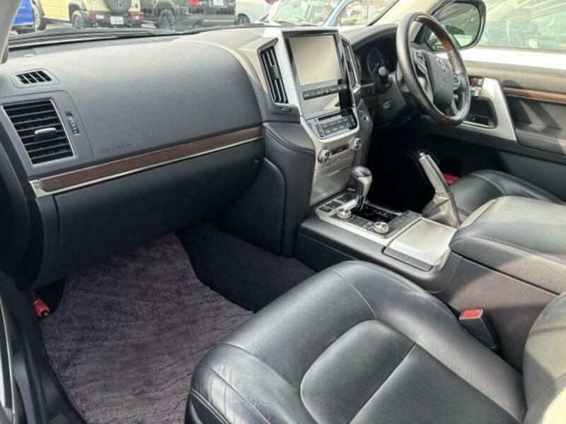 LAND CRUISER