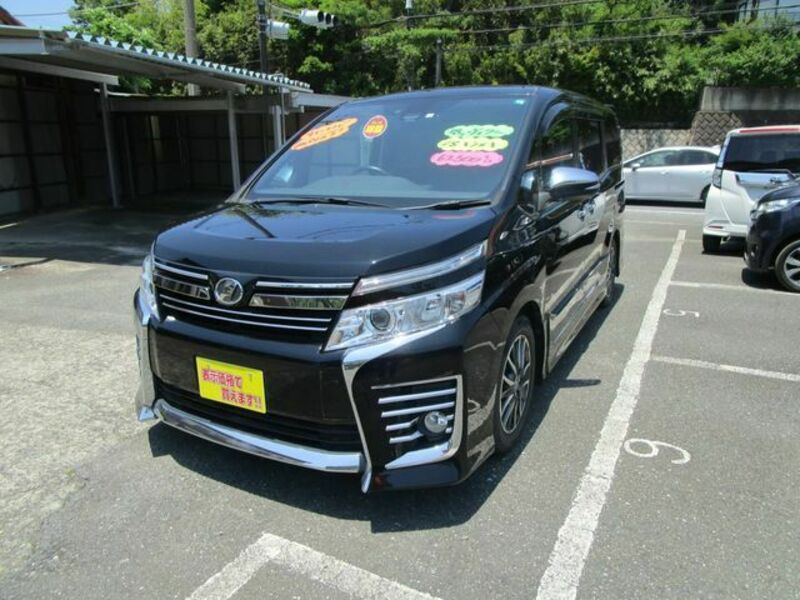 TOYOTA VOXY