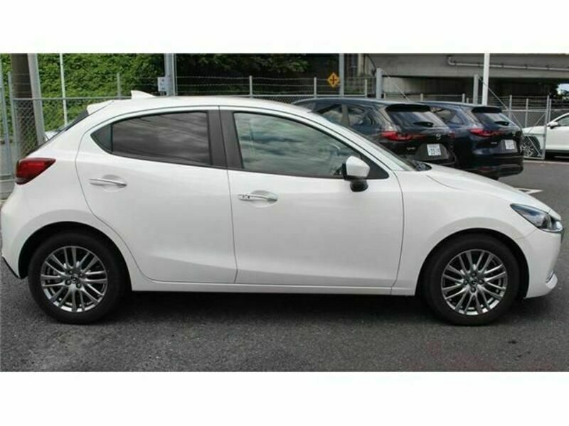 MAZDA2