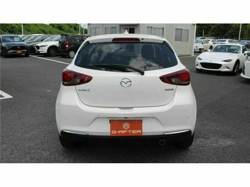 MAZDA2