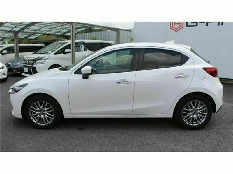 MAZDA2