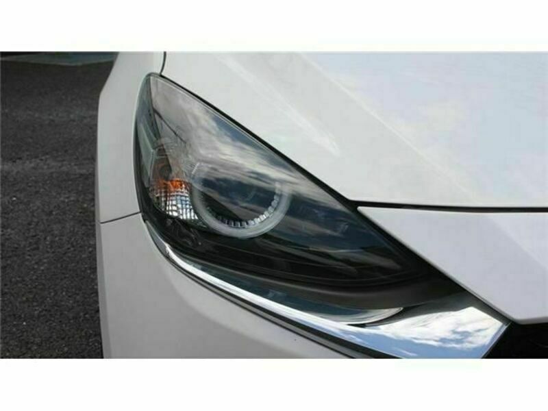 MAZDA2