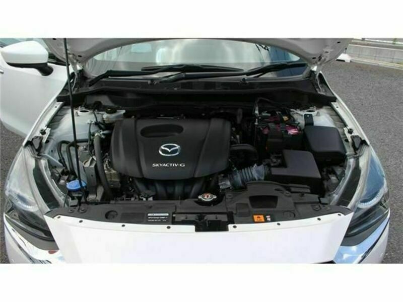 MAZDA2