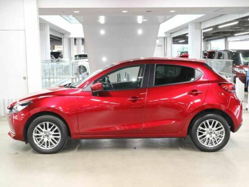 MAZDA2