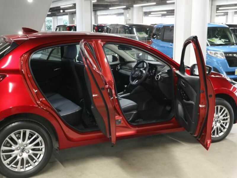 MAZDA2