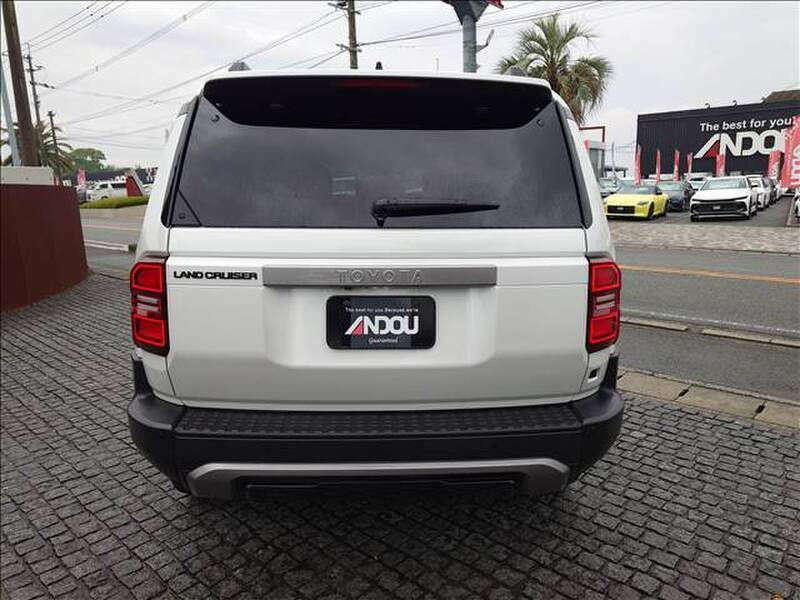 LAND CRUISER