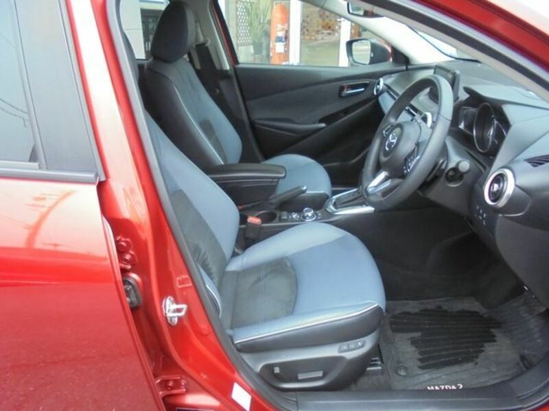 MAZDA2
