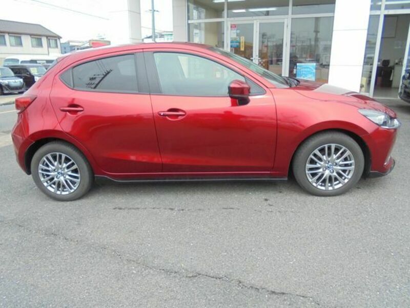MAZDA2