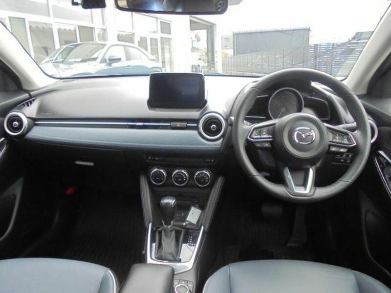 MAZDA2