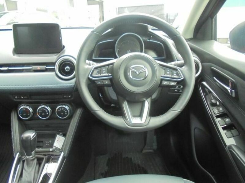 MAZDA2