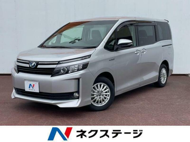 TOYOTA VOXY