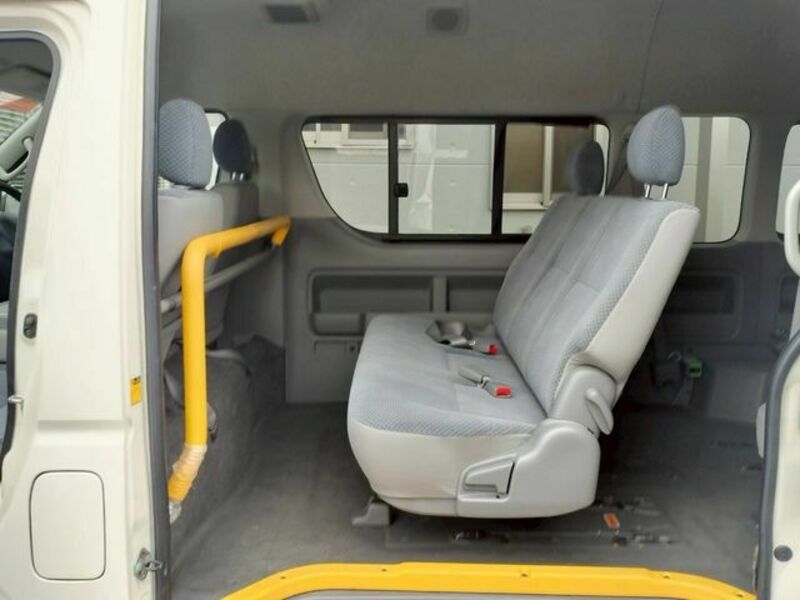 HIACE COMMUTER
