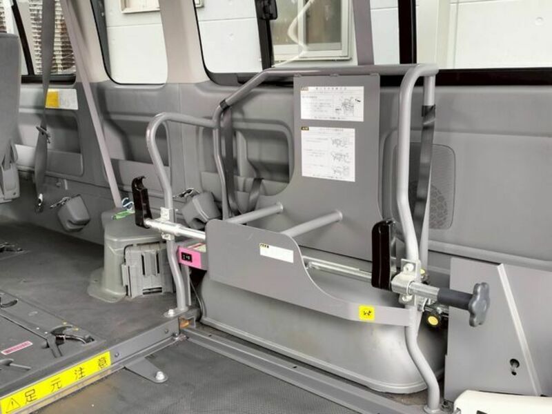 HIACE COMMUTER
