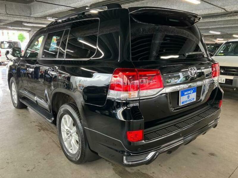 LAND CRUISER