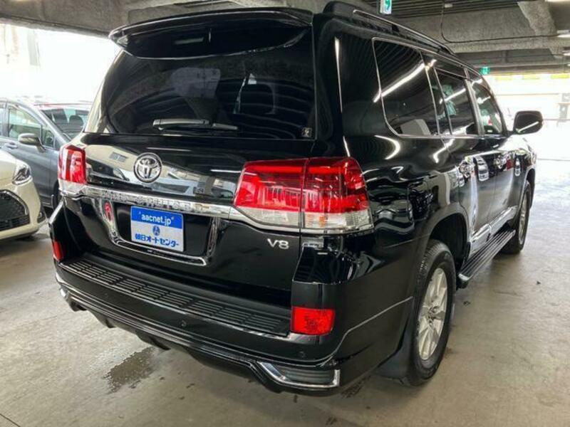 LAND CRUISER