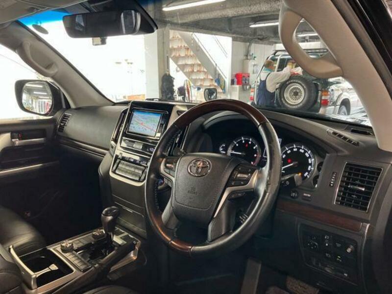 LAND CRUISER