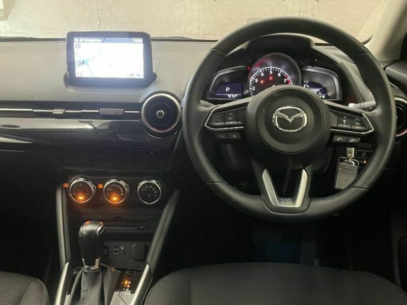 MAZDA2