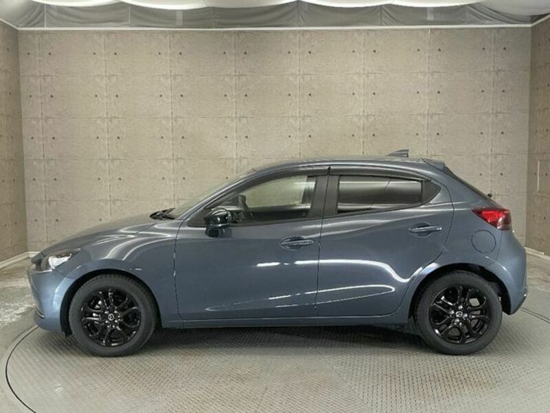 MAZDA2