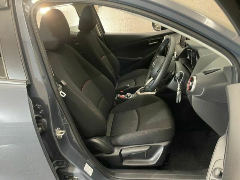 MAZDA2