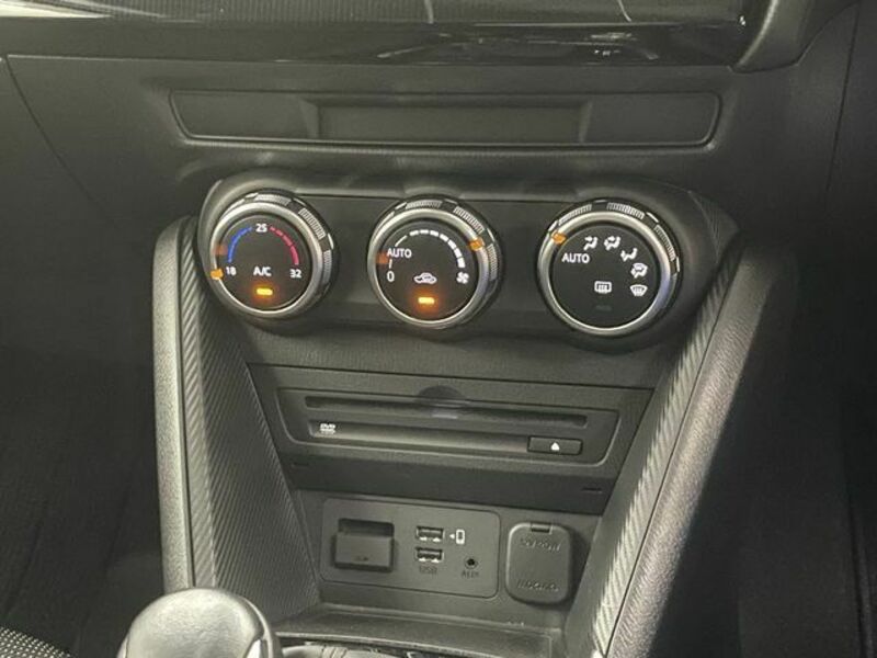 MAZDA2