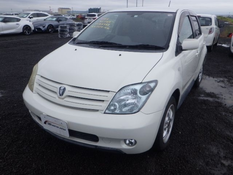 TOYOTA IST
