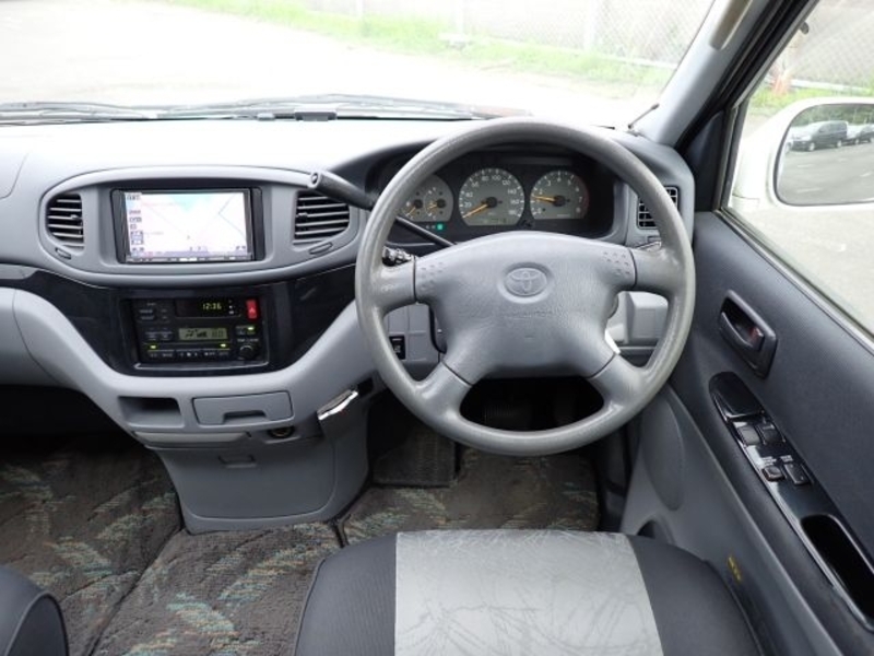 TOURING HIACE