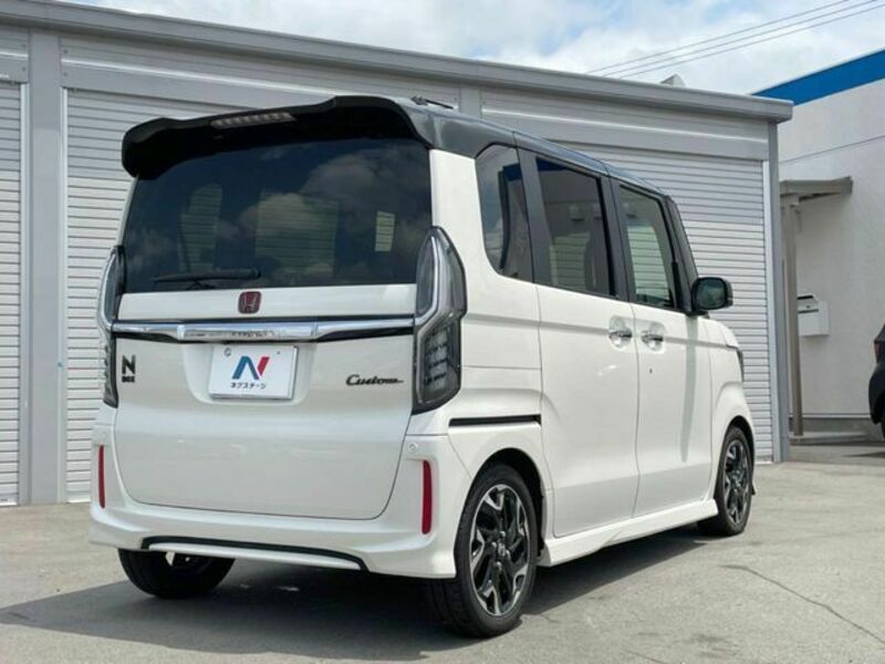 N BOX CUSTOM