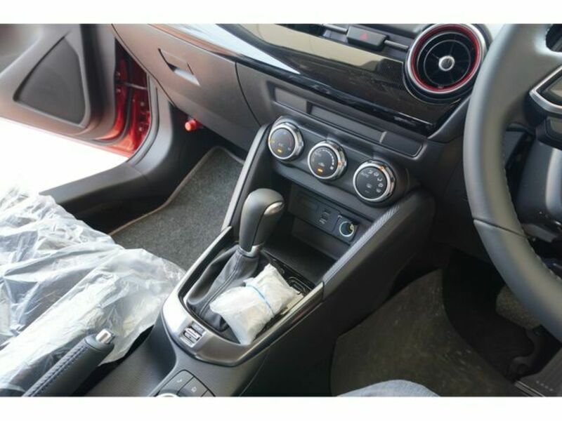 MAZDA2