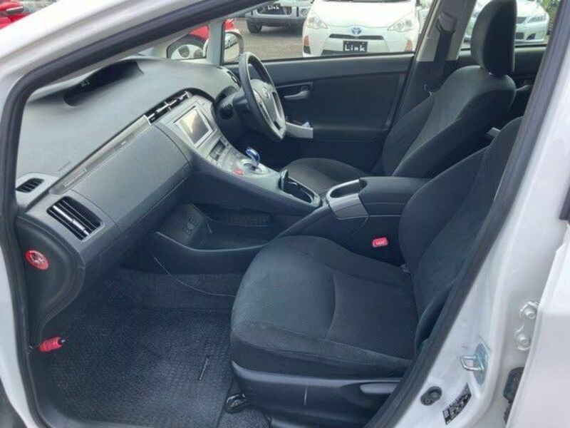 PRIUS PHV