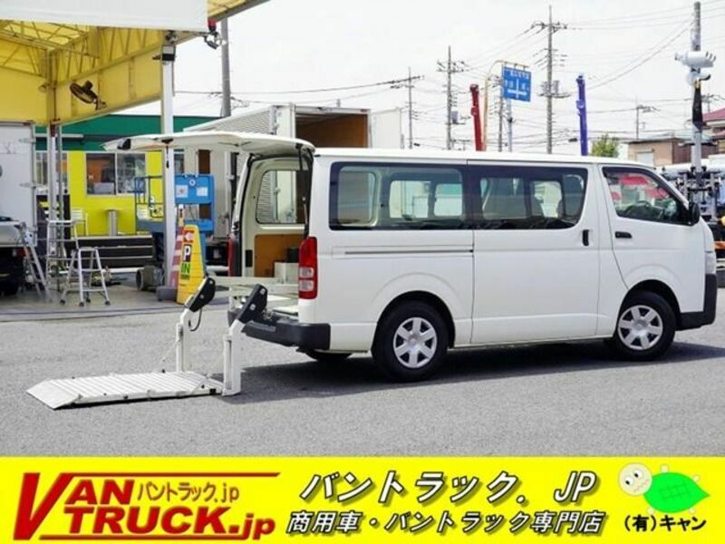 TOYOTA HIACE VAN