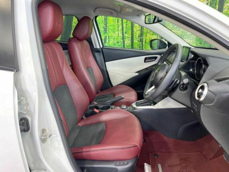 MAZDA2