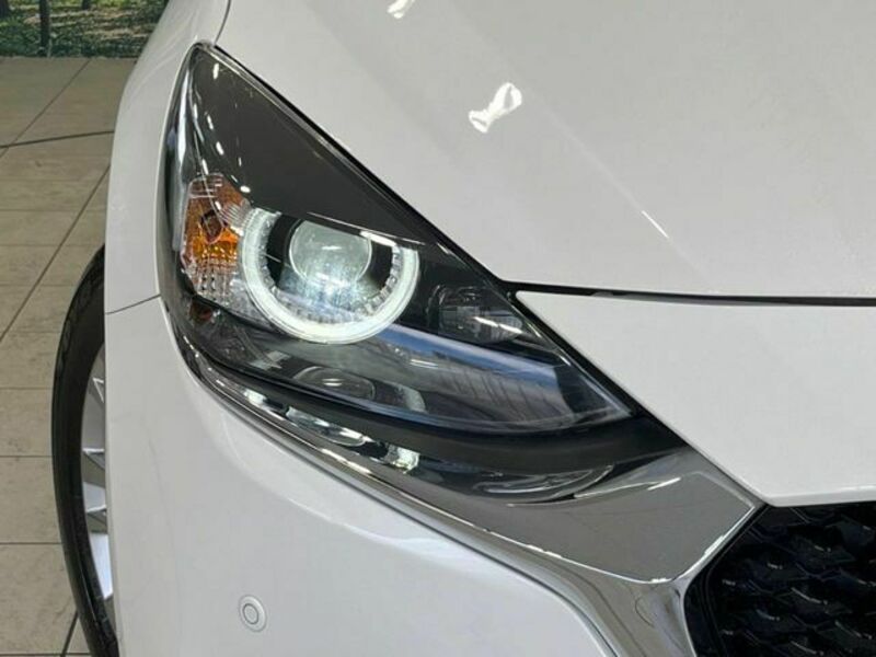 MAZDA2