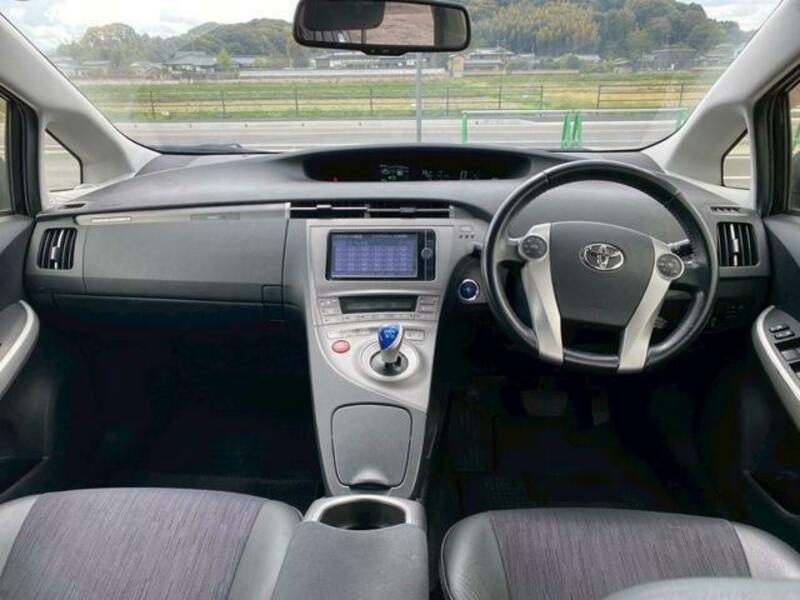 PRIUS PHV