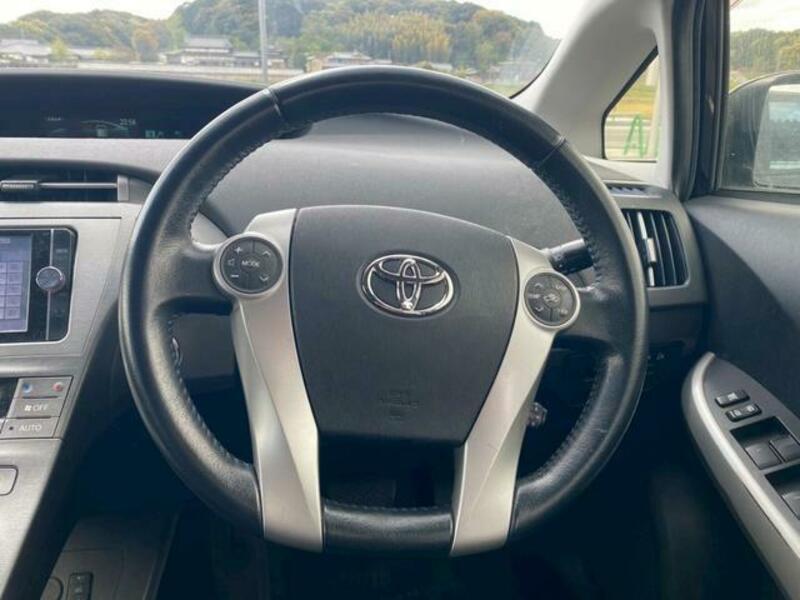 PRIUS PHV