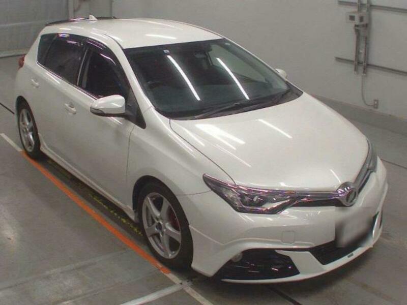 TOYOTA AURIS