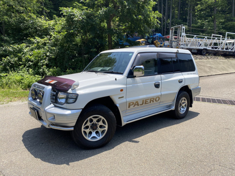 MITSUBISHI PAJERO