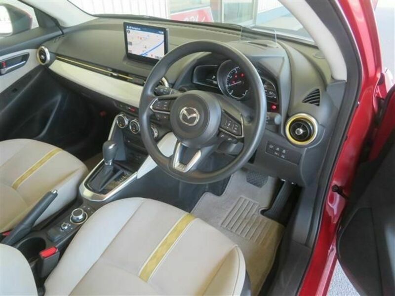 MAZDA2