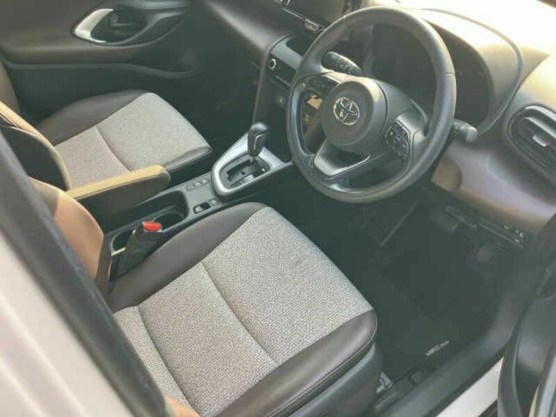 YARIS CROSS