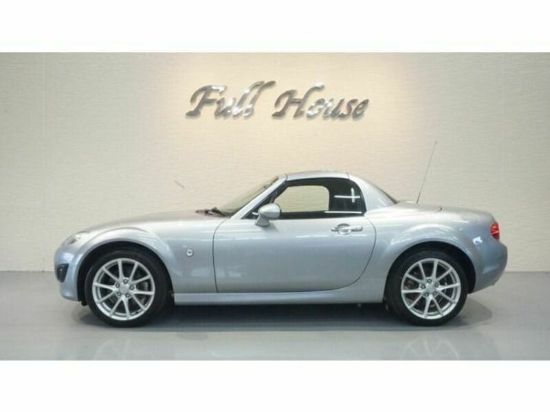 ROADSTER-0