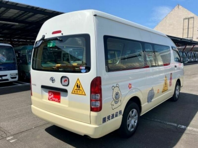 HIACE COMMUTER