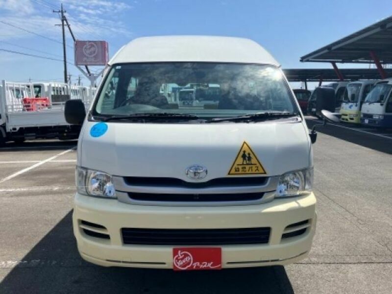 HIACE COMMUTER