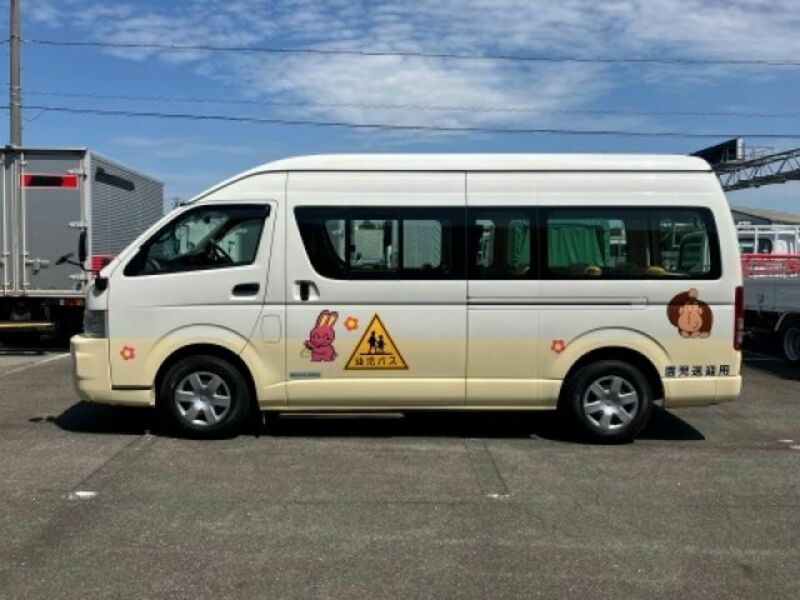 HIACE COMMUTER