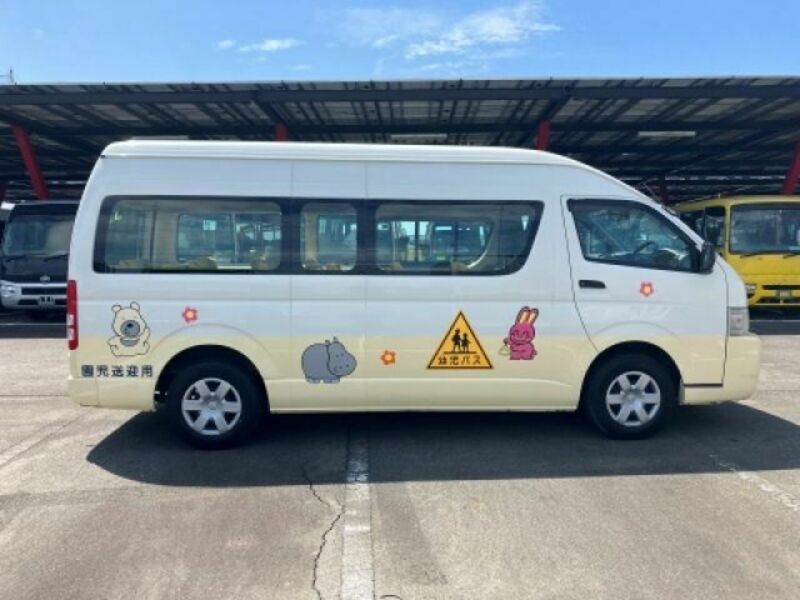 HIACE COMMUTER