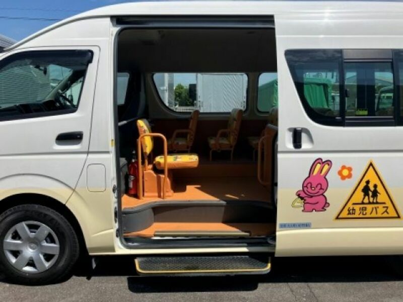 HIACE COMMUTER