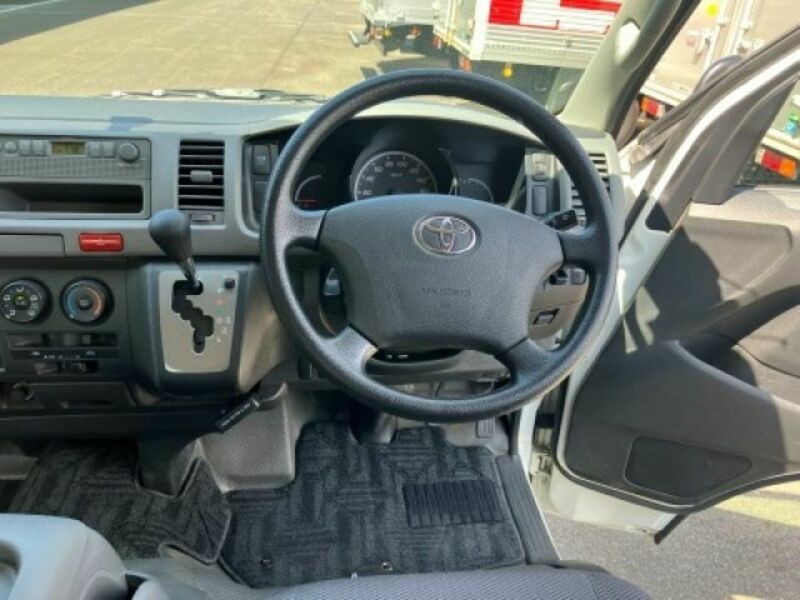 HIACE COMMUTER