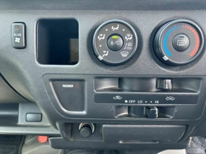 HIACE COMMUTER