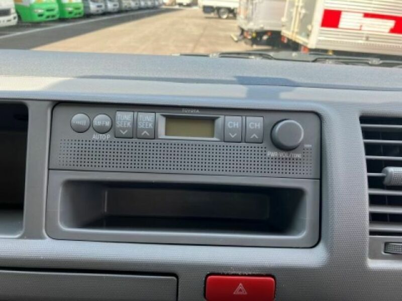 HIACE COMMUTER