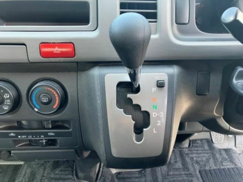 HIACE COMMUTER